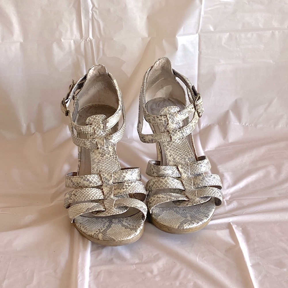 Women’s Snake skin heels size 9 good condition
